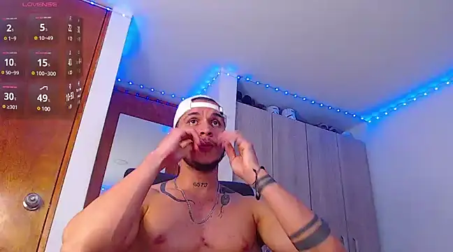 Snapshot of austinoficial chatting on 02/25/25, 06:36 austinoficial online show from 02/25/25, 06:36
