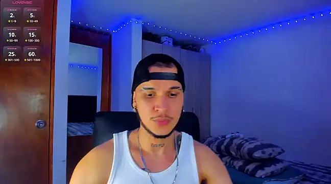 Snapshot of austinoficial chatting on 03/11/25, 04:10 austinoficial online show from 03/11/25, 04:10