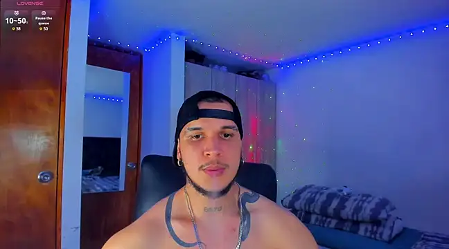 Snapshot of austinoficial chatting on 03/21/25, 08:39 austinoficial online show from 03/21/25, 08:39