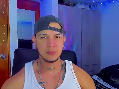 Snapshot of austinoficial chatting on 09/11/25, 09:04 austinoficial online show from 09/11/25, 09:04
