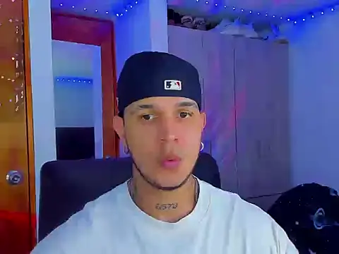 Snapshot of austinoficial chatting on 09/12/25, 11:15 austinoficial online show from 09/12/25, 11:15