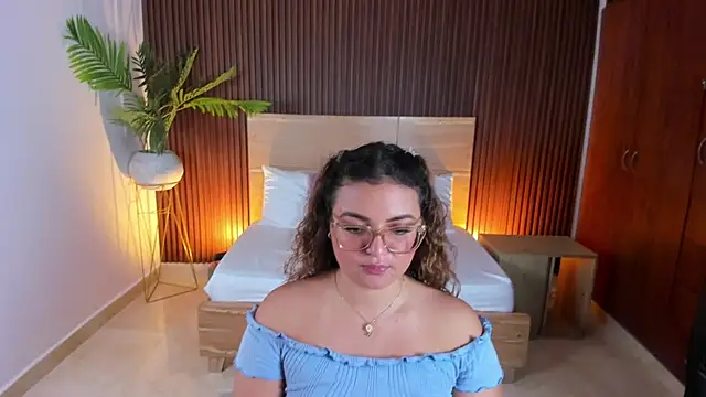 lilly ass  online show from 02/17/25, 10:47