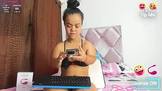 AnieRey online show from 10/17/25, 08:44