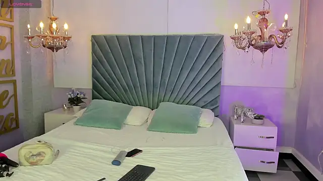 Aitana Hilton  online show from 09/12/25, 11:32