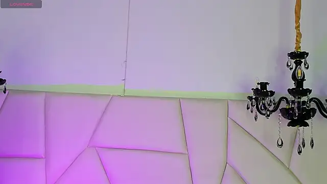 Aitana Hilton  online show from 09/29/25, 12:32