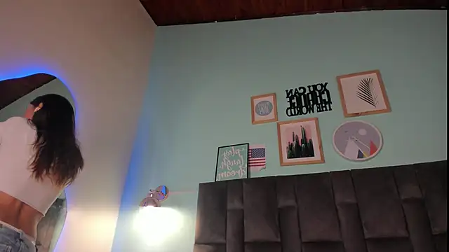 Snapshot of SabrinaSpell_ chatting on 02/06/25, 11:43 SabrinaSpell online show from 02/06/25, 11:43