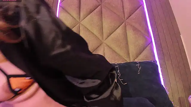 Snapshot of SabrinaSpell_ chatting on 03/18/25, 02:59 SabrinaSpell online show from 03/18/25, 02:59