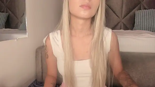 Snapshot of SabrinaSpell_ chatting on 10/01/25, 11:49 SabrinaSpell online show from 10/01/25, 11:49