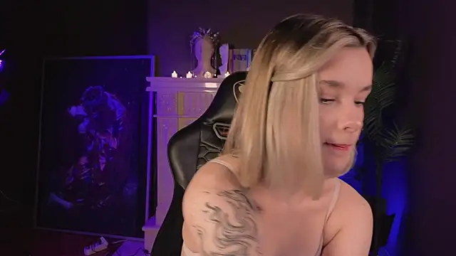 Snapshot of Bella_Alita chatting on 01/15/25, 08:37 Bella Alita online show from 01/15/25, 08:37