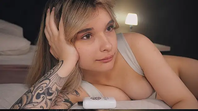 Snapshot of Bella_Alita chatting on 03/15/25, 08:37 Bella Alita online show from 03/15/25, 08:37