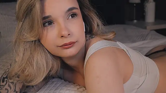 Snapshot of Bella_Alita chatting on 03/22/25, 08:26 Bella Alita online show from 03/22/25, 08:26