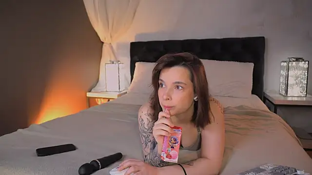 Snapshot of Bella_Alita chatting on 10/23/25, 08:18 Bella Alita online show from 10/23/25, 08:18