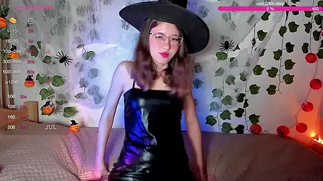 Sakura Mmio online show from 10/31/25, 03:18