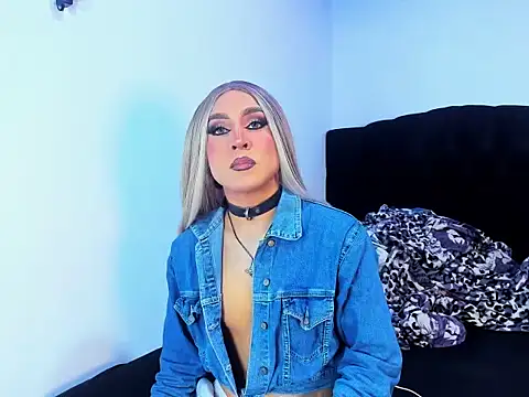 Georgina Giio online show from 10/31/25, 01:17