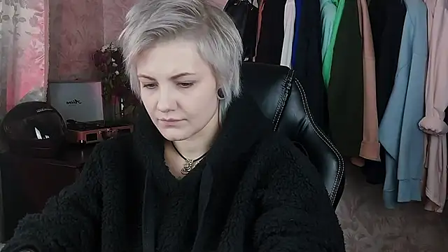 Snapshot of EvaBrownie chatting on 01/29/25, 08:18 EvaBrownie online show from 01/29/25, 08:18