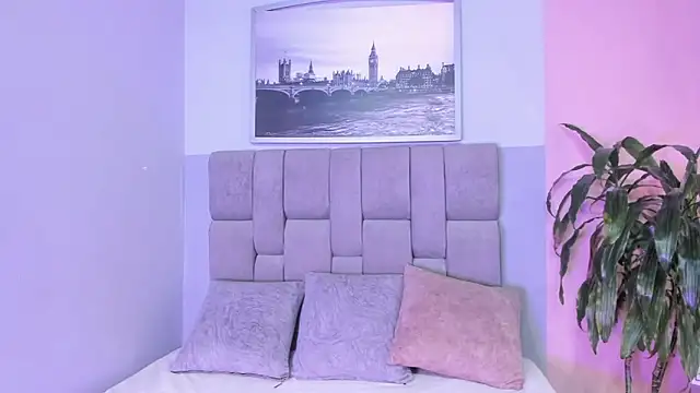 Snapshot of janna_lopez_ chatting on 10/21/25, 12:06 janna lopez online show from 10/21/25, 12:06