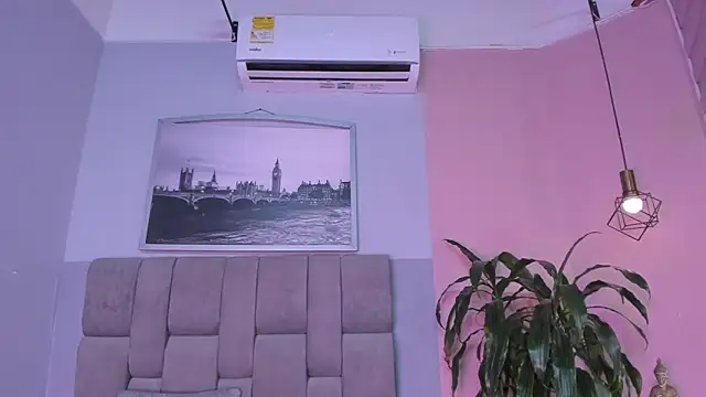 Snapshot of janna_lopez_ chatting on 10/22/25, 11:32 janna lopez online show from 10/22/25, 11:32