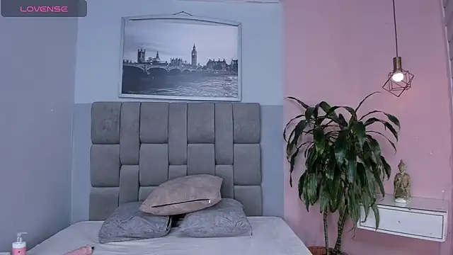 Snapshot of janna_lopez_ chatting on 10/26/25, 06:19 janna lopez online show from 10/26/25, 06:19