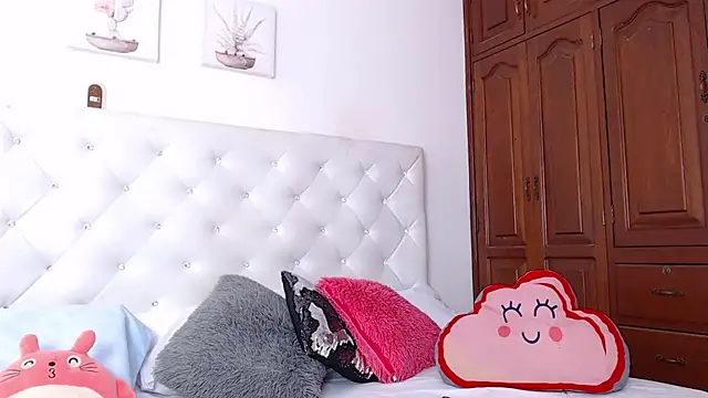 littleslut1 online show from 03/12/25, 07:38