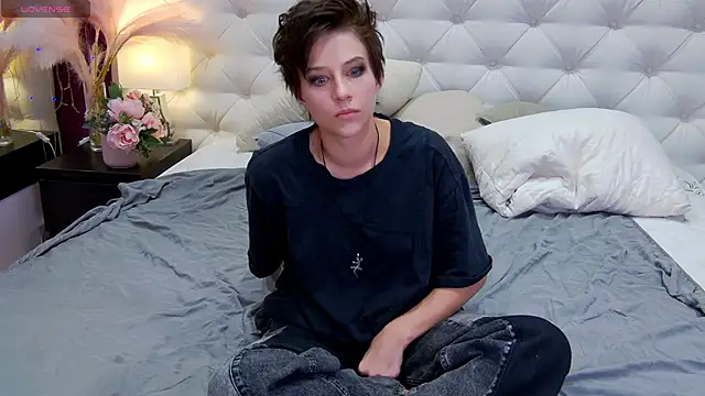 via mayer  online show from 09/30/25, 12:59