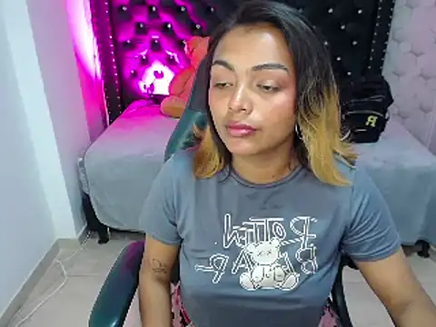 madelein m online show from 02/07/25, 07:06