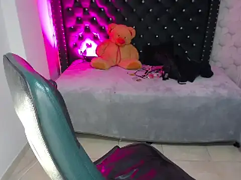 madelein m online show from 02/08/25, 03:53