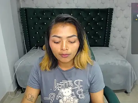 madelein m online show from 02/11/25, 07:27