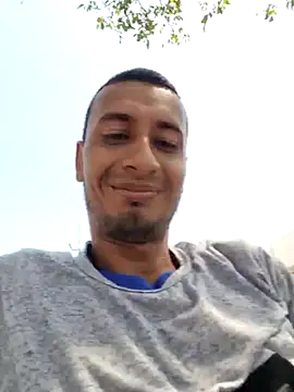 Snapshot of DrakeVega chatting on 02/19/25, 03:49 DrakeVega online show from 02/19/25, 03:49