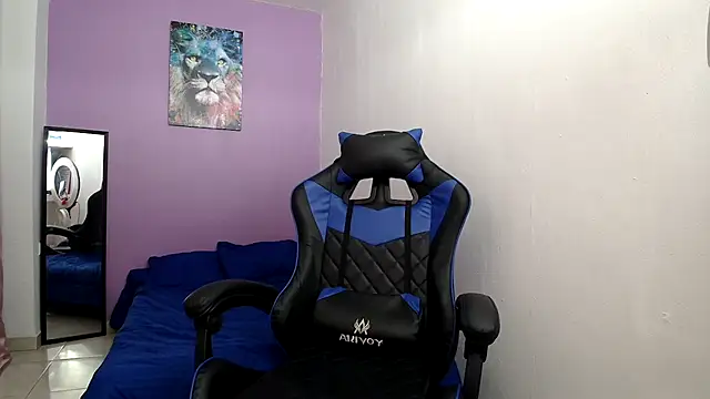 Snapshot of alana_lara chatting on 11/23/25, 04:12 alana lara online show from 11/23/25, 04:12