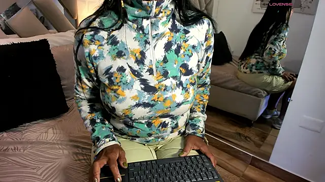 raquell moore online show from 10/11/25, 11:09