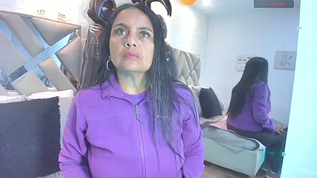 raquell moore online show from 10/12/25, 02:49