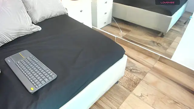 raquell moore online show from 10/24/25, 11:39