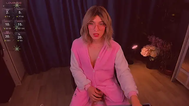 foxy jpg online show from 10/14/25, 09:43