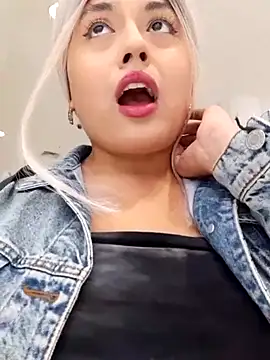 Snapshot of monicavictoria1301 chatting on 03/22/25, 07:42 monicavictoria1301 online show from 03/22/25, 07:42