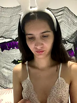 Bella still online show from 10/30/25, 01:12