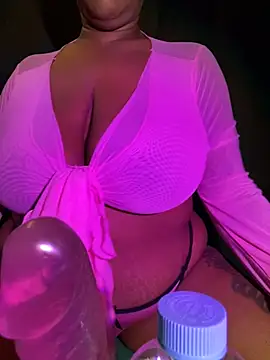 Snapshot of xoxoHotCoCo chatting on 01/21/25, 04:10 xoxoHotCoCo online show from 01/21/25, 04:10