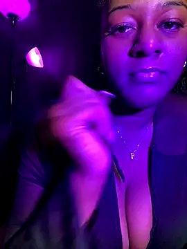 Snapshot of xoxoHotCoCo chatting on 11/19/25, 03:17 xoxoHotCoCo online show from 11/19/25, 03:17