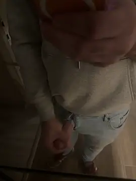 Snapshot of Klaus298 chatting on 12/02/25, 08:41 Klaus298 online show from 12/02/25, 08:41