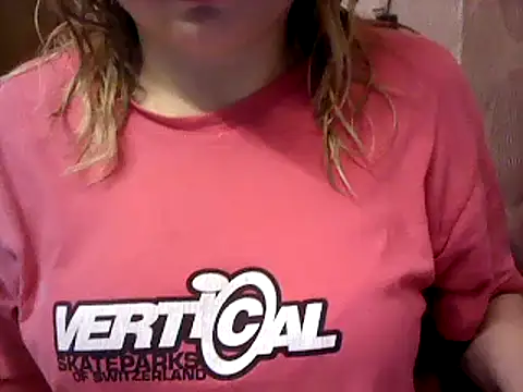Snapshot of Allie_Janet chatting on 01/17/25, 04:39 Allie Janet online show from 01/17/25, 04:39