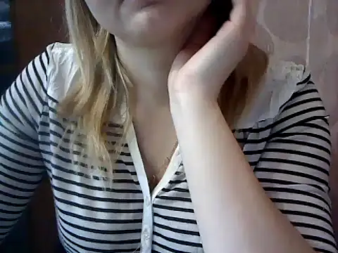 Snapshot of Allie_Janet chatting on 03/13/25, 06:26 Allie Janet online show from 03/13/25, 06:26