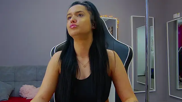 Eva Lovvia  online show from 01/30/25, 06:21