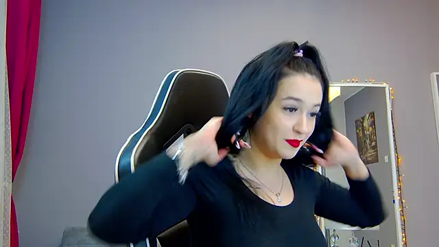 Eva Lovvia  online show from 03/17/25, 07:58