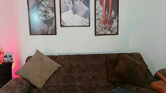 loretahorny online show from 10/28/25, 01:25