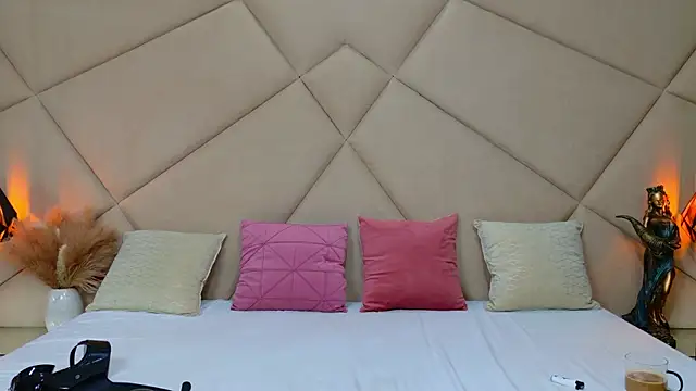 ChloeFrost online show from 10/22/25, 05:19