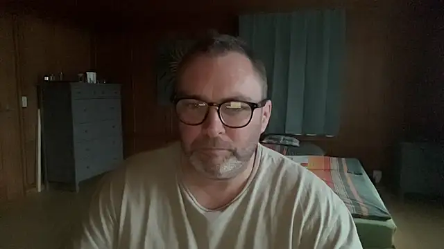 Snapshot of Leckmich77 chatting on 02/28/25, 05:04 Leckmich77 online show from 02/28/25, 05:04