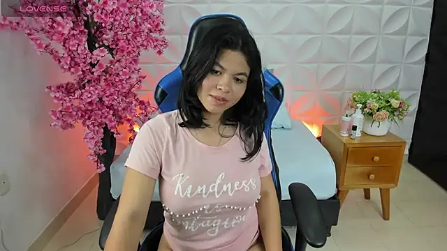 Snapshot of adarna13_ chatting on 03/21/25, 10:39 adarna13 online show from 03/21/25, 10:39