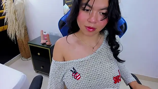 Snapshot of adarna13_ chatting on 11/24/25, 08:08 adarna13 online show from 11/24/25, 08:08