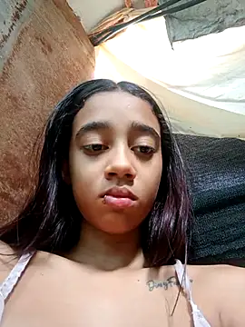 Snapshot of Zoe_Sweett18 chatting on 02/15/25, 01:05 Zoe Sweett18 online show from 02/15/25, 01:05