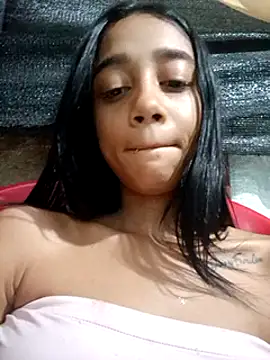 Snapshot of Zoe_Sweett18 chatting on 03/07/25, 10:43 Zoe Sweett18 online show from 03/07/25, 10:43