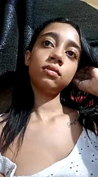 Snapshot of Zoe_Sweett18 chatting on 03/13/25, 10:43 Zoe Sweett18 online show from 03/13/25, 10:43